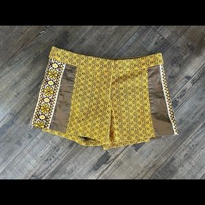 JUDITH MARCH flat front shorts Small